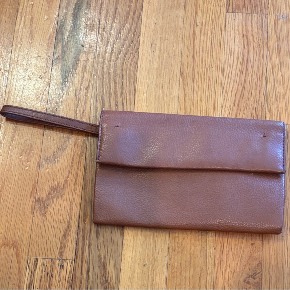 Hobo Fuse Leather Wristlet Clutch Toffee with Retractable Strap magnetic closure